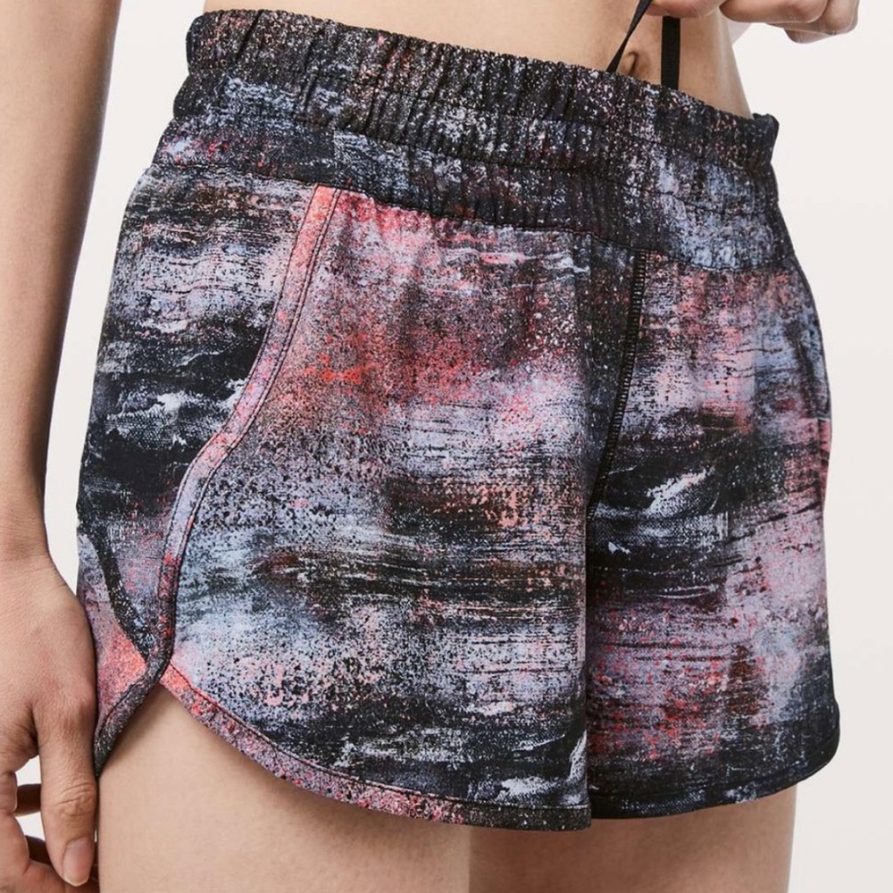 Lululemon Tracker Short V 4’ Size 6